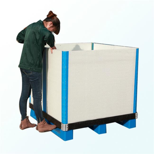 Plastic Sandwich Panel For Portable Containers